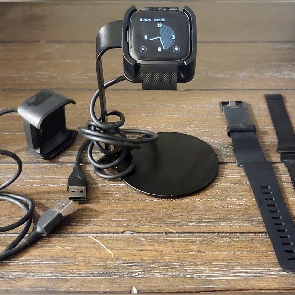 Fitbit VERSA 2 Smartwatch with Charging Stand